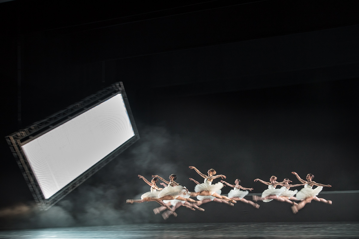 Der dritte Akt "Tyll" - mit viel Ironie bezieht sich Ekman auf das klassische Ballett.